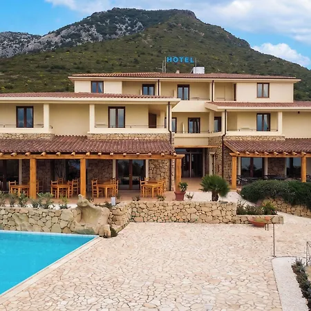 Hotel Gustui Maris 4*